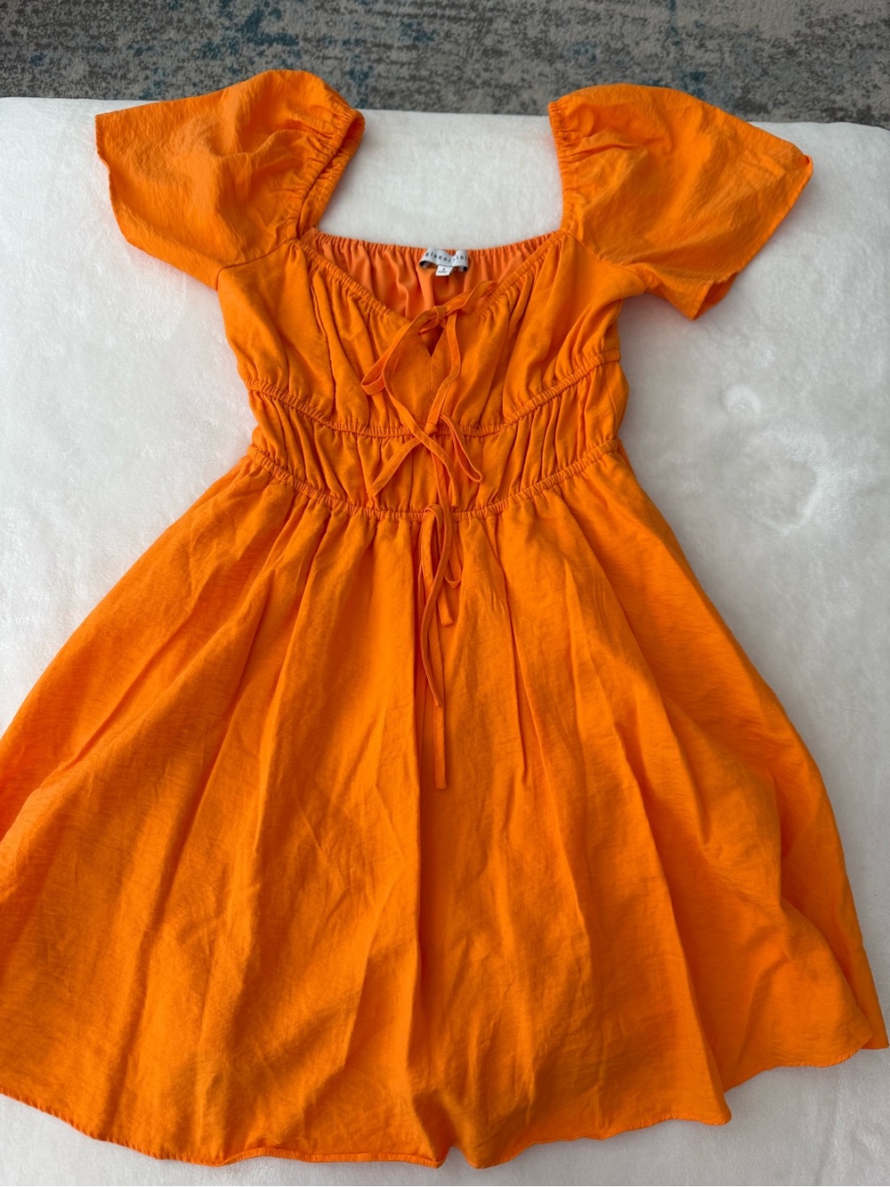 Gianni Bini mini dress features a charming tie-front bodice Orange Size 2 D87